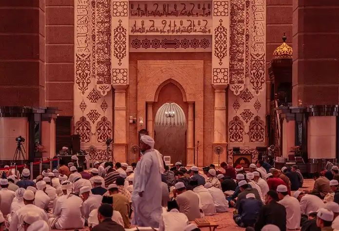 découvrez l'importance de la salat janaza, la prière funéraire en islam, pour honorer les défunts et accompagner leur âme avec respect et spiritualité.