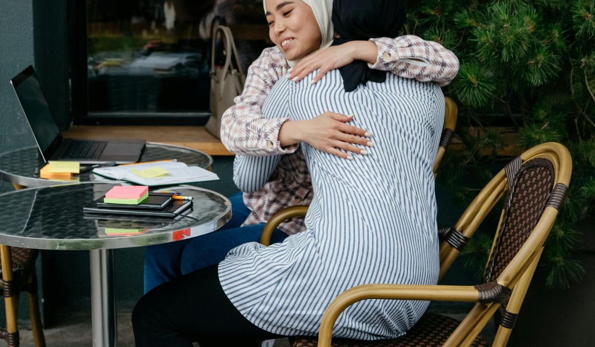 découvrez la traduction et l'usage de l'expression arabe 'barak allah oufikoum', une formule de gratitude couramment utilisée dans la culture islamique.